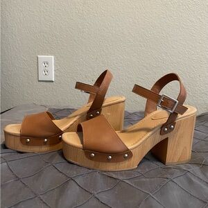 Universal Thread Brown Platforms with Chunky Heel
